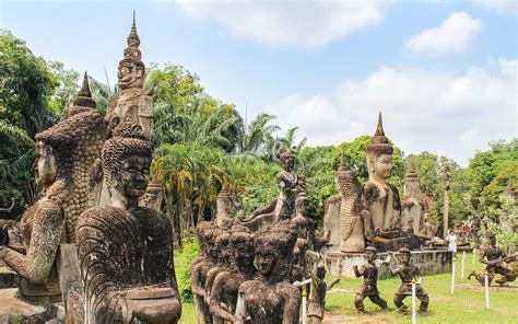  The Emerald Buddha - Gizemli Bir Işık ve Kutsal Güçlerle Bezenmiş Bir Heykel!